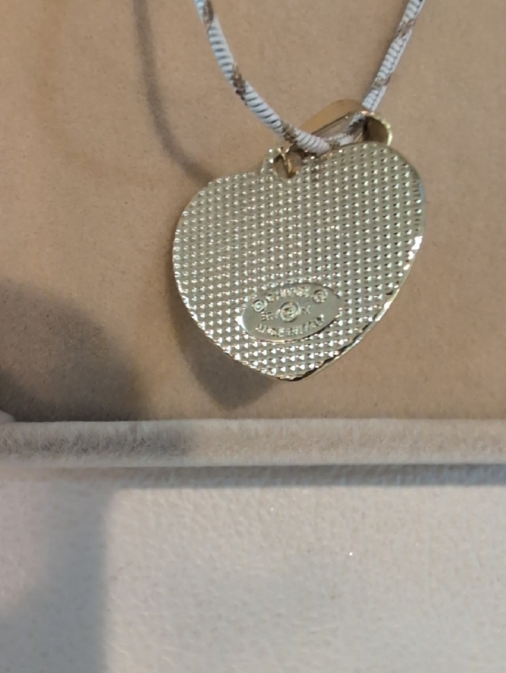 CHANEL White and Gold Heart Pendant Necklace with CC Motif - Picture 2 of 6